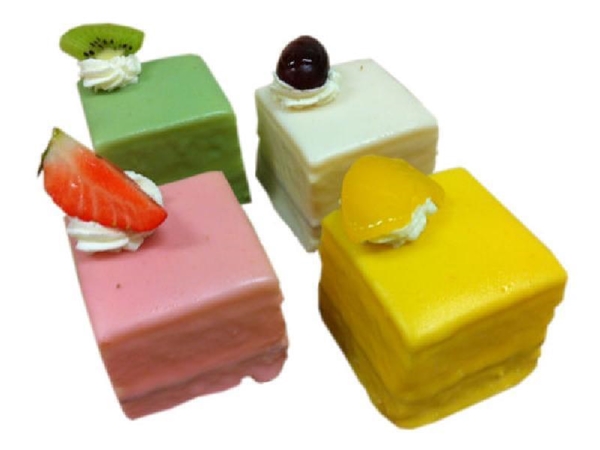Pinkster petit fours (per 4)